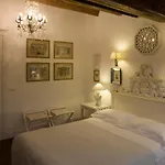 M Club De Luxe Bed and Breakfast Ραβένα