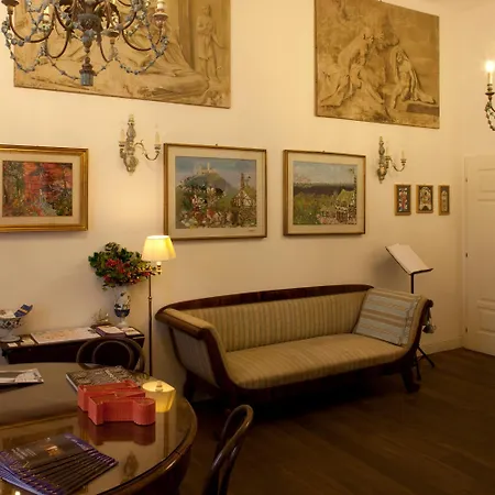 M俱乐部德卢克斯住宿加早餐酒店 拉文纳