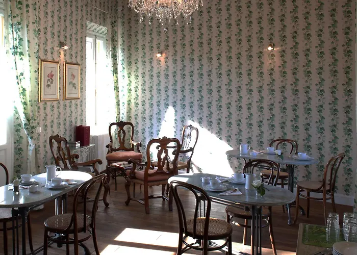 M俱乐部德卢克斯住宿加早餐酒店 拉文纳