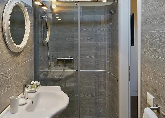 M俱乐部德卢克斯住宿加早餐酒店 4*