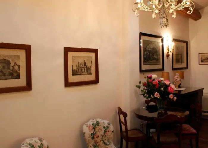 M俱乐部德卢克斯住宿加早餐酒店 拉文纳